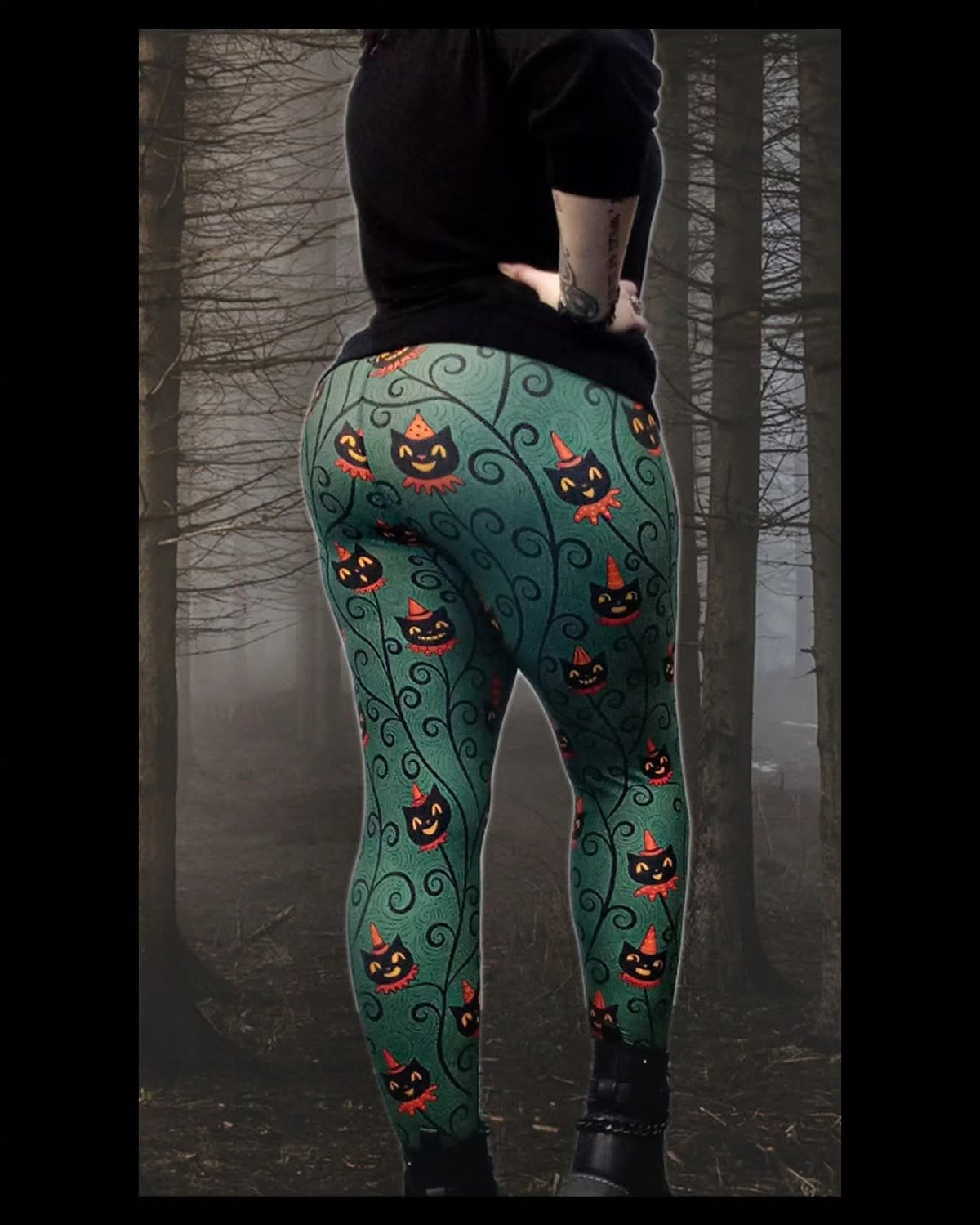 "Creeping Jack Vine" Black Vintage Cat Johanna Parker Exclusive - High-quality Handcrafted Vibrant Leggings